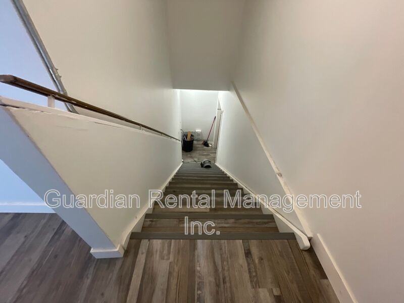 141A Frederica St W #3 - Photo 4 of 14