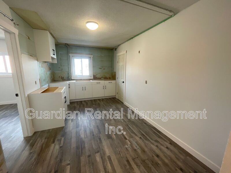 141A Frederica St W #3 - Photo 7 of 14