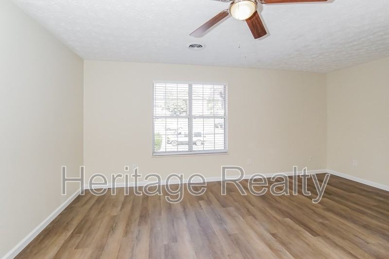 4207 Iona Way - Photo 6 of 16