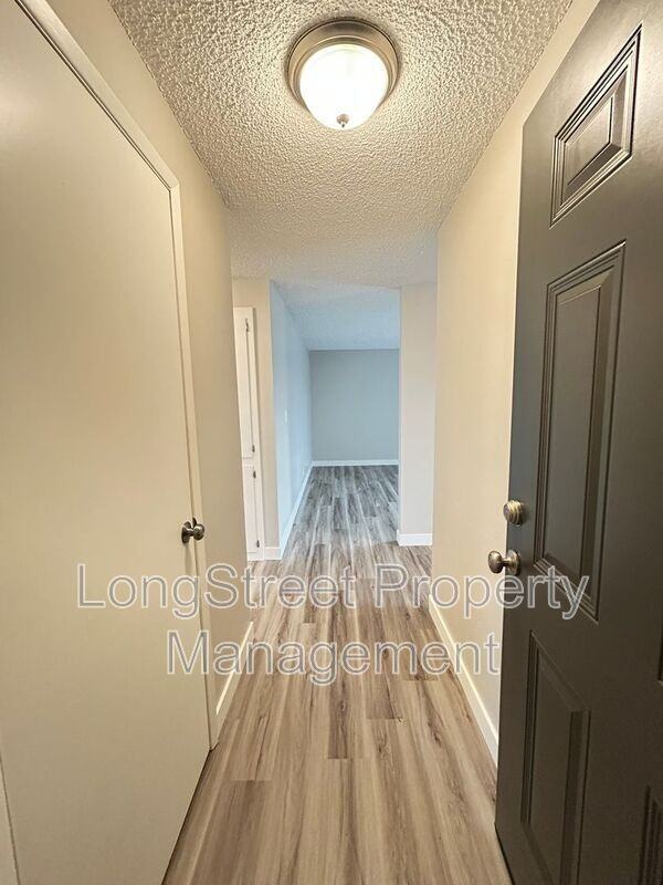 824 Sw Grove St #8 - Photo 4 of 22
