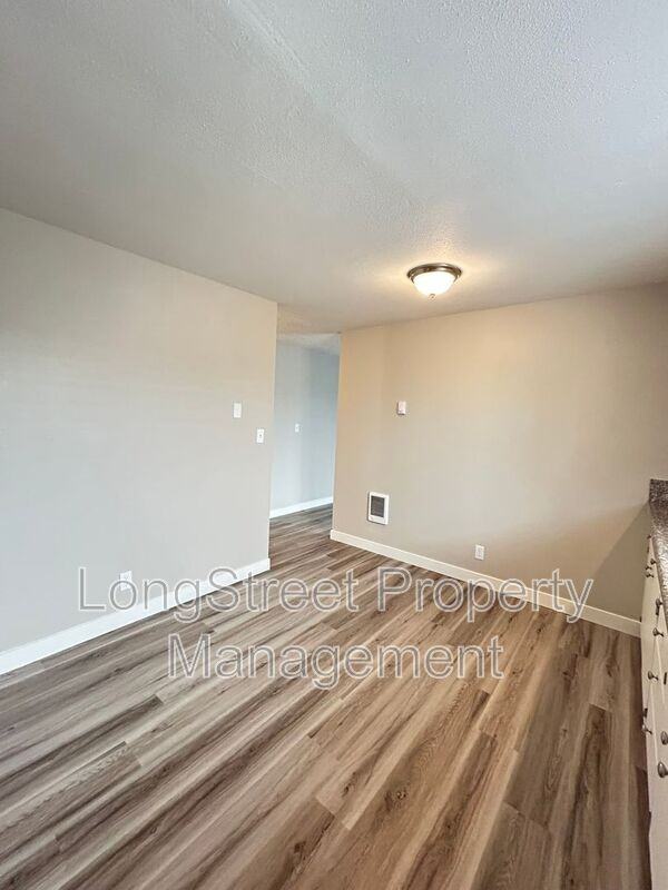 824 Sw Grove St #8 - Photo 6 of 22
