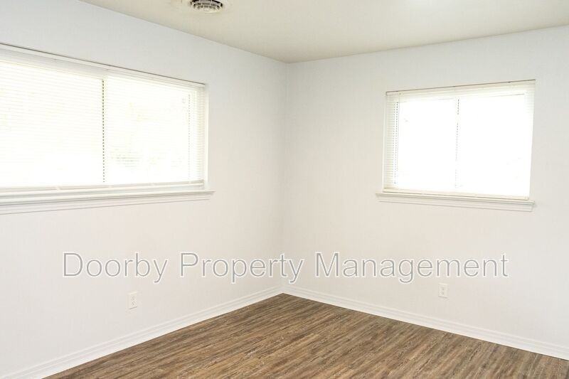 2027 Lee St #2027 - Photo 7 of 15