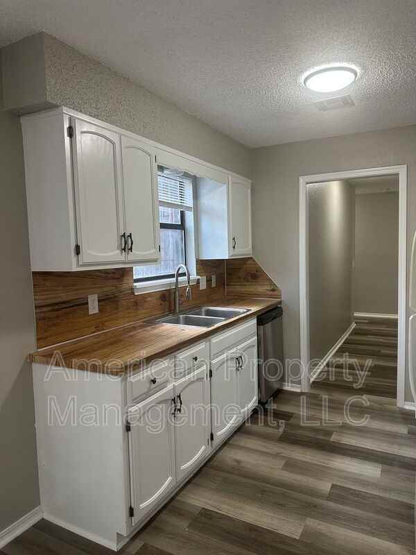 1562 E 68th St - Photo 4 of 18