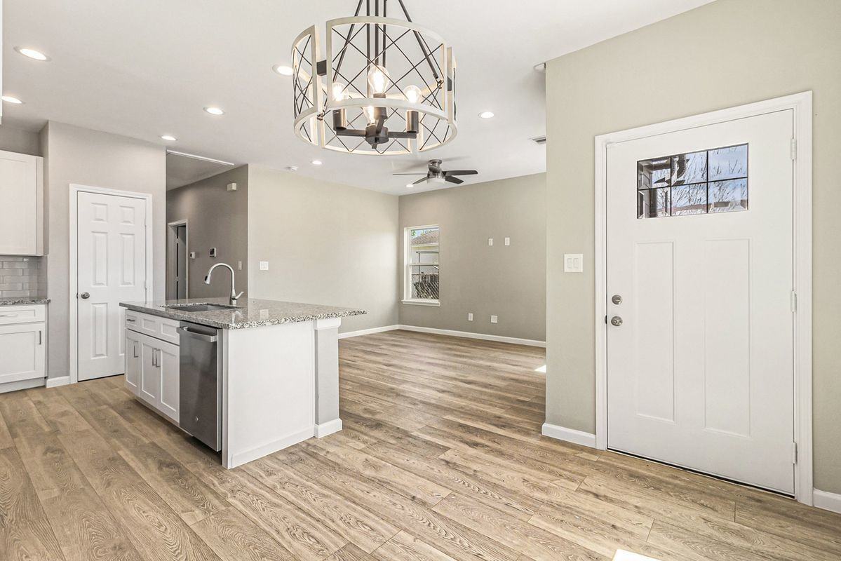 4645 Larkspur St - Photo 3 of 16