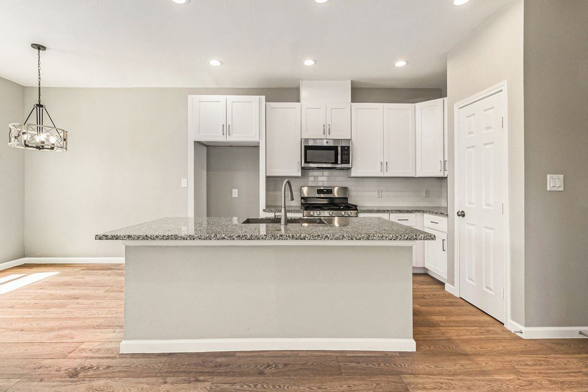 4645 Larkspur St - Photo 7 of 16