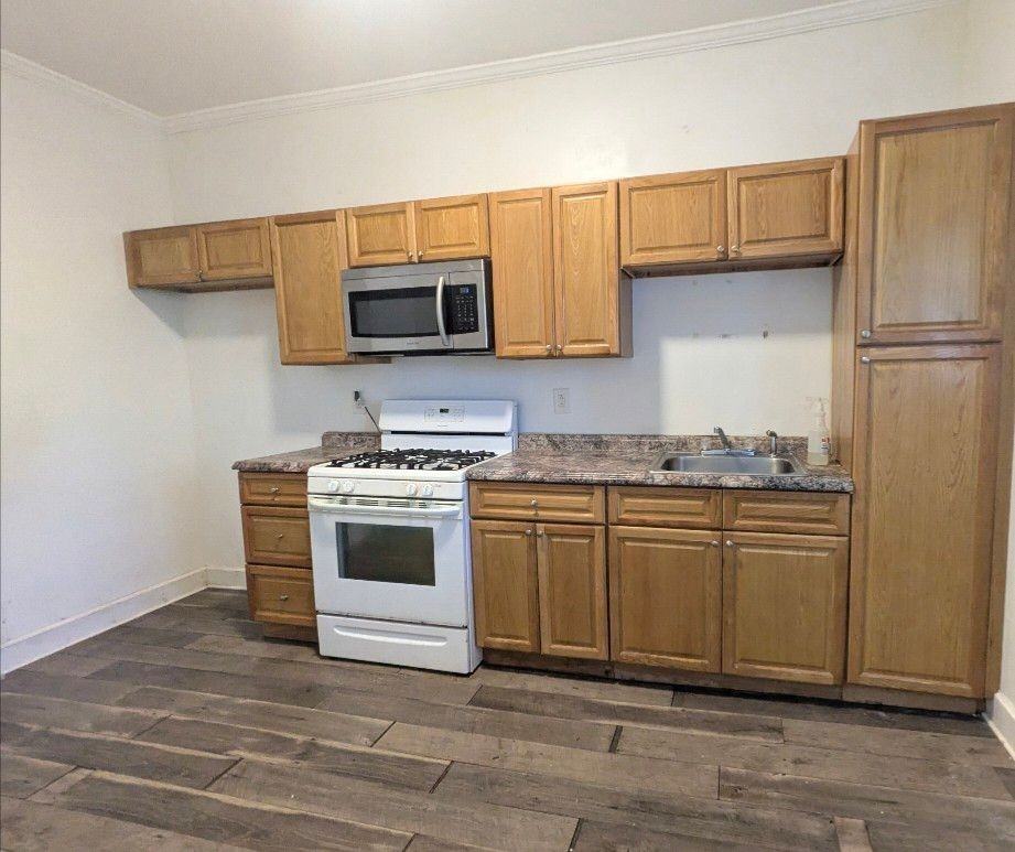 1220 Schlager St - Photo 2 of 7