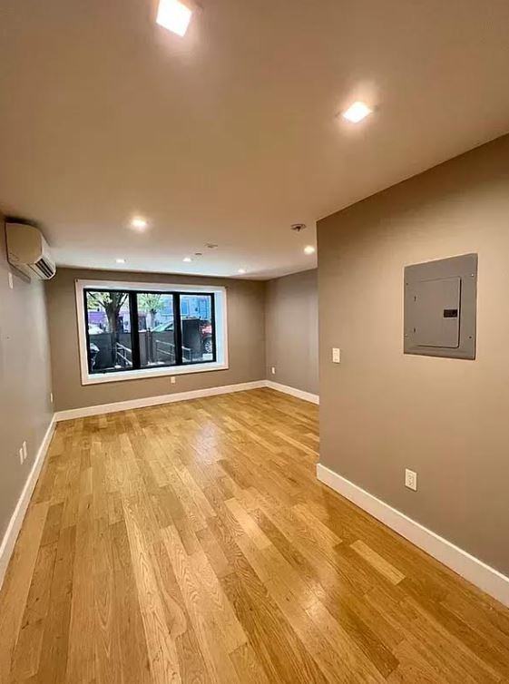 1087 Madison St - Photo 2 of 8