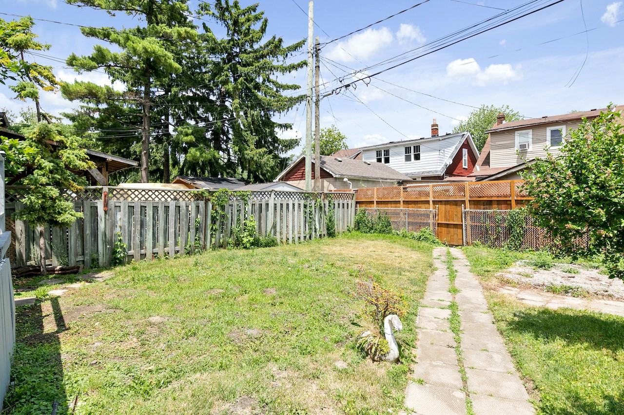 1332 Howard Avenue - Photo 3 of 33