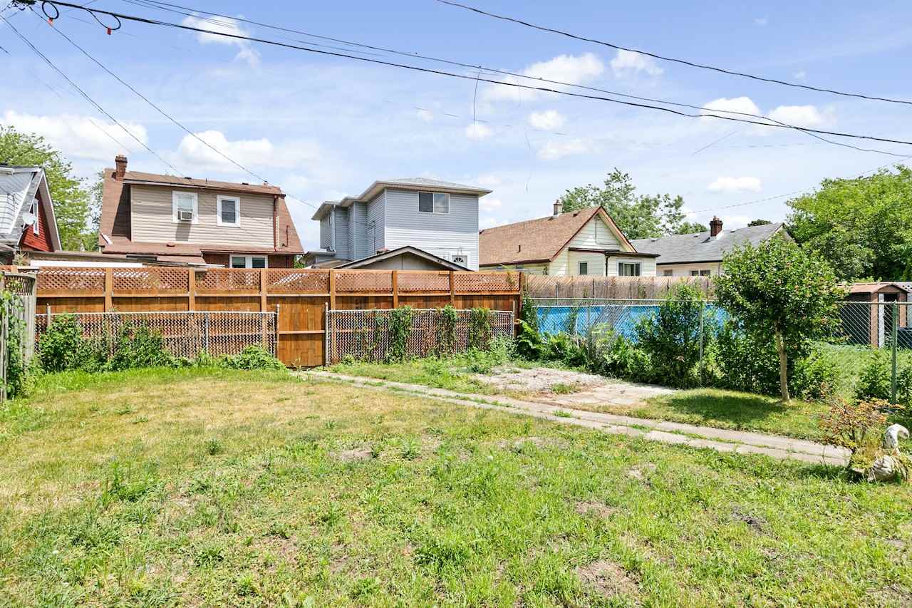 1332 Howard Avenue - Photo 4 of 33