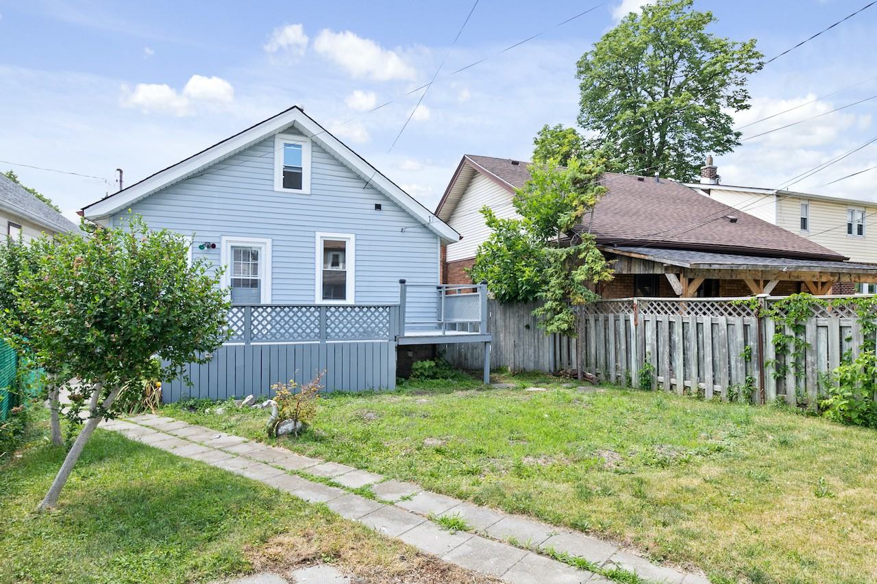 1332 Howard Avenue - Photo 6 of 33