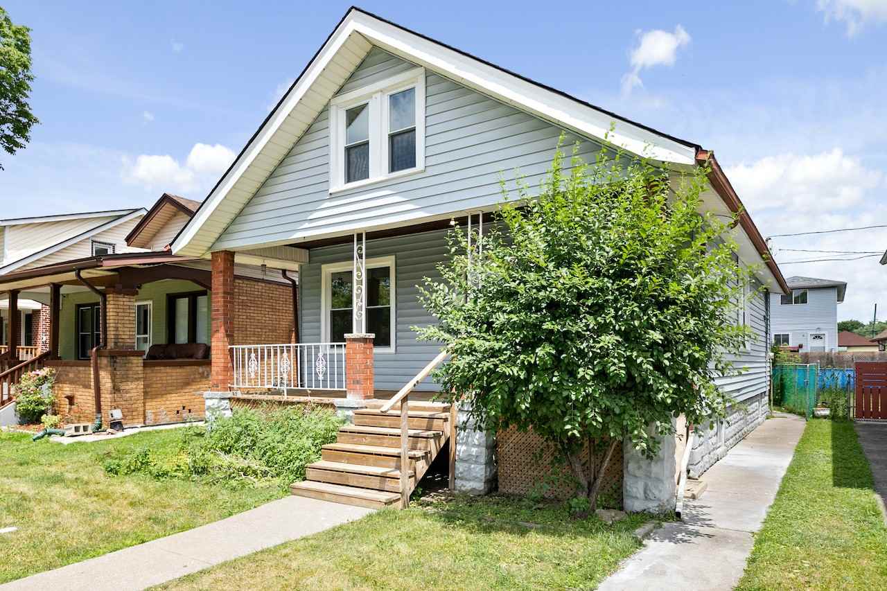 1332 Howard Avenue - Photo 7 of 33