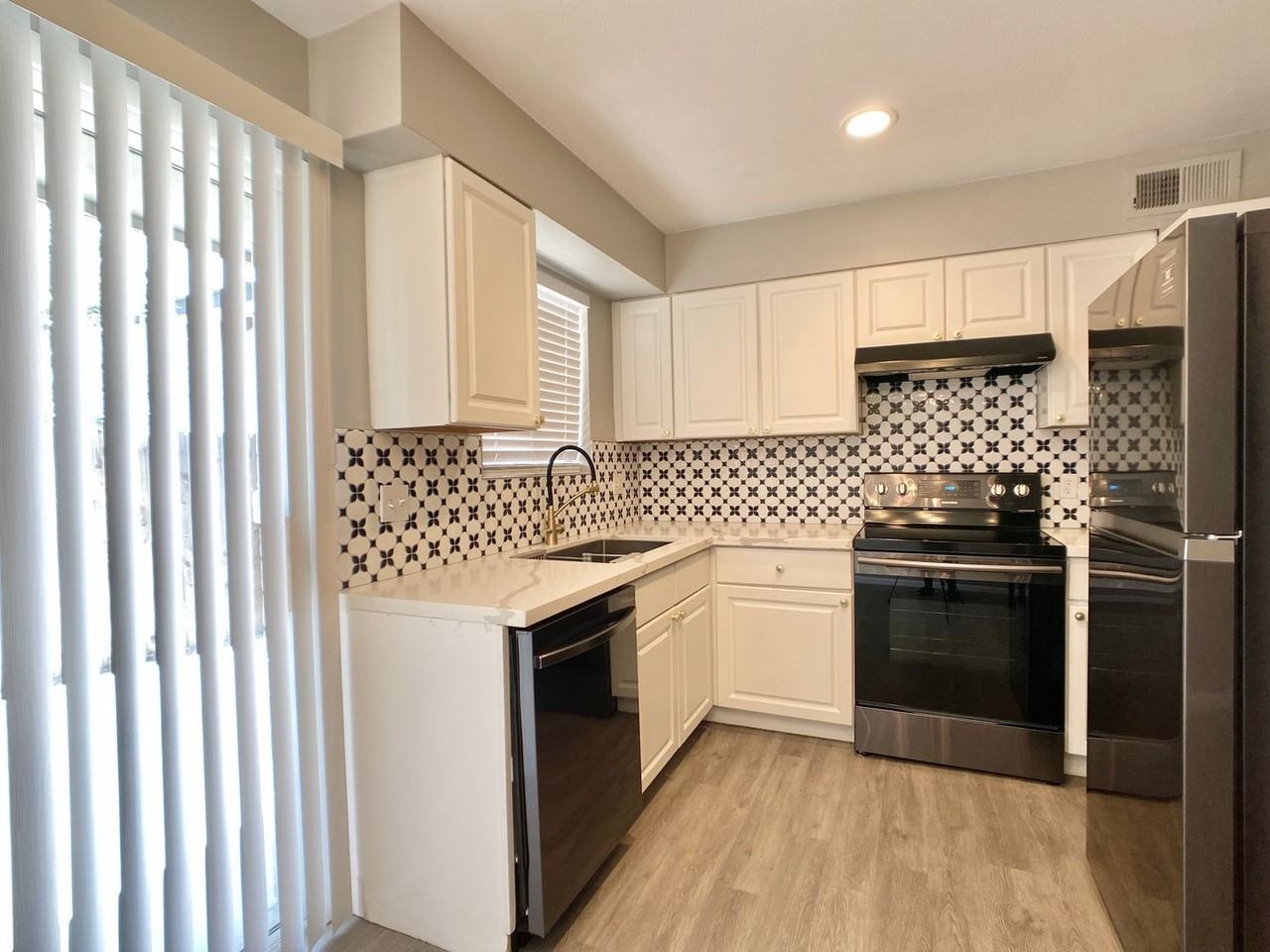 3002 3002 - 3012 N 40th St. - Photo 2 of 9