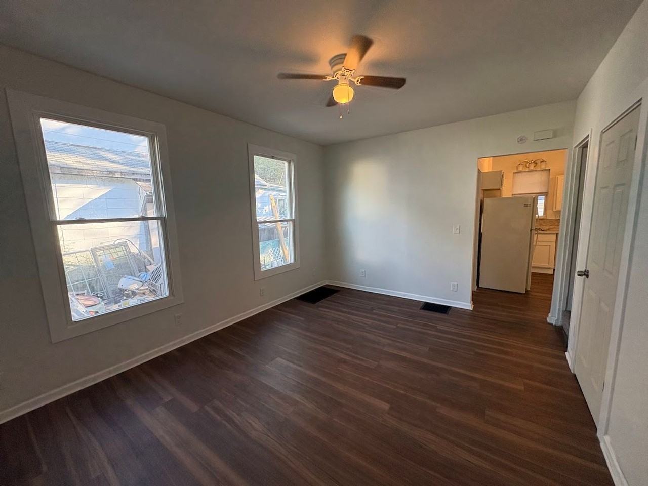 1027 Yale St - Photo 2 of 16