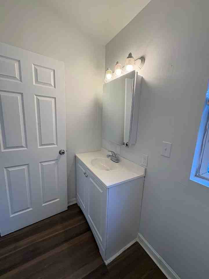 1027 Yale St - Photo 7 of 16