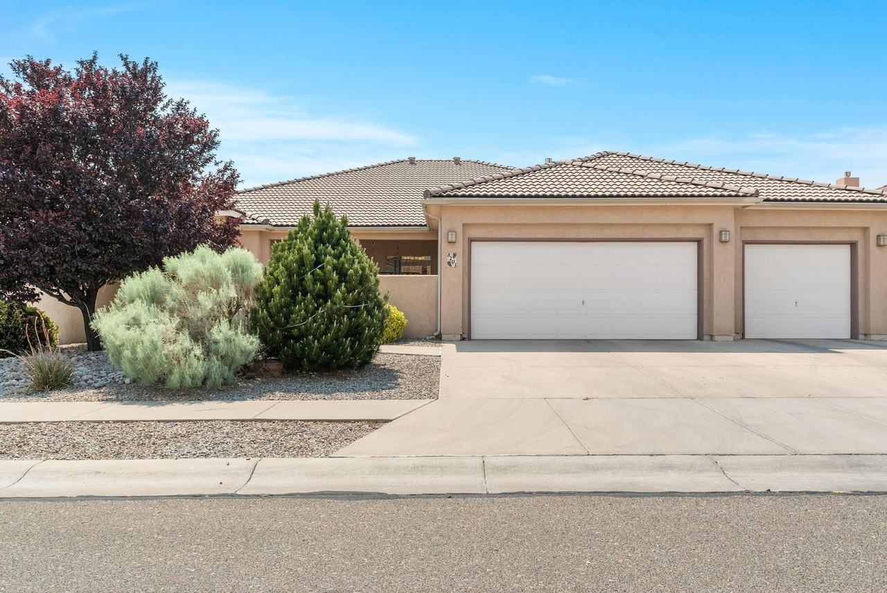 8201 Grape View Ct Ne - Photo 2 of 45