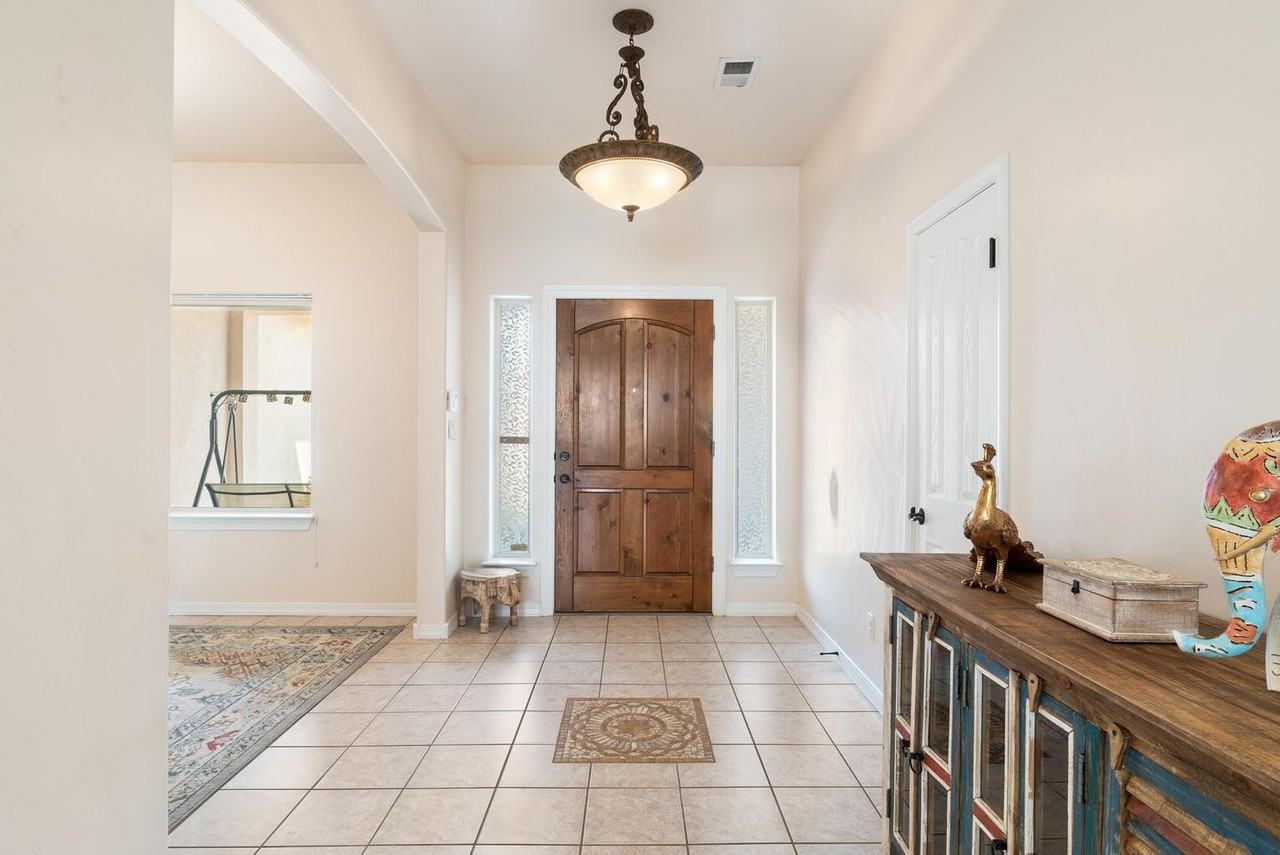 8201 Grape View Ct Ne - Photo 6 of 45