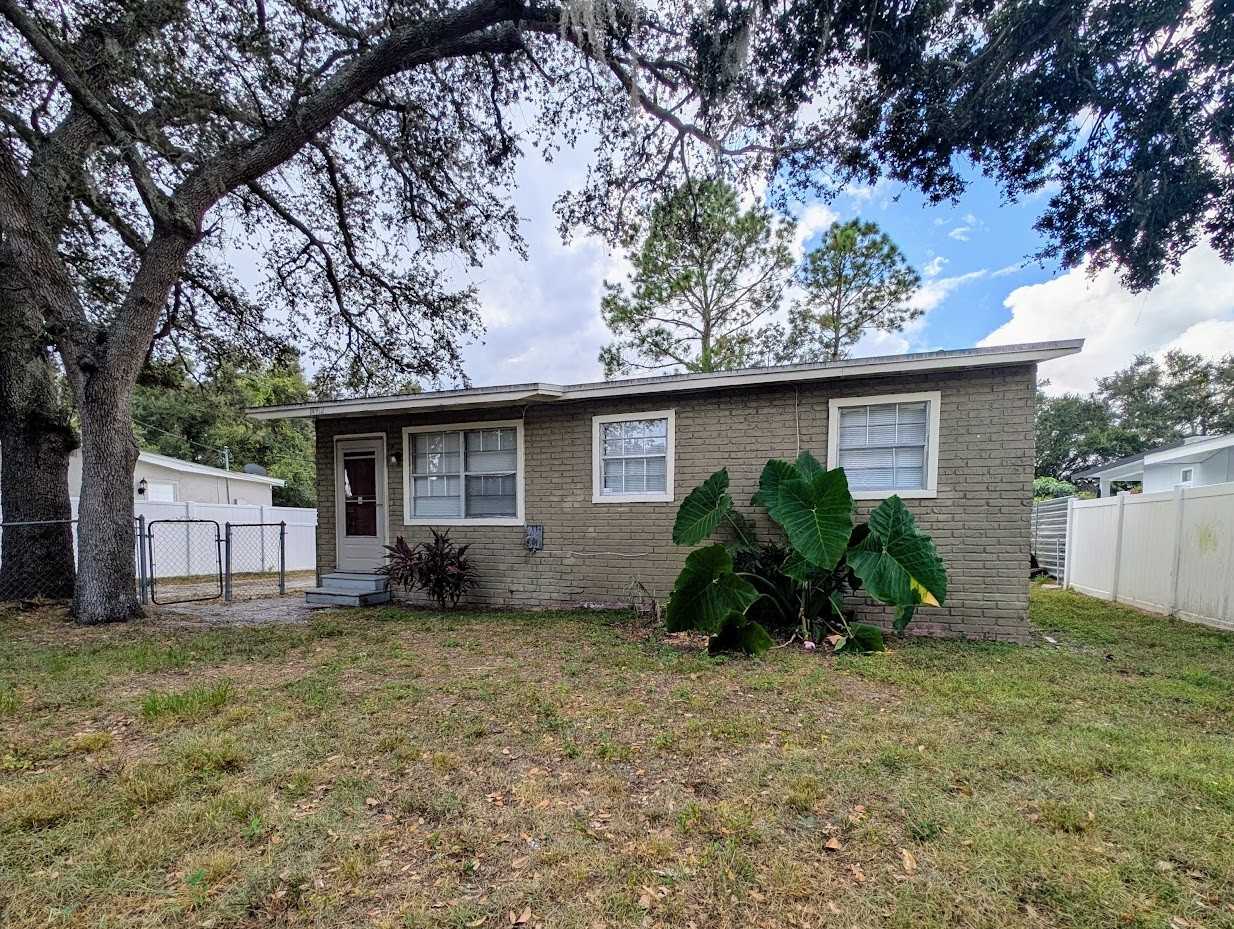 14912 Pinecrest Rd - Photo 2 of 15