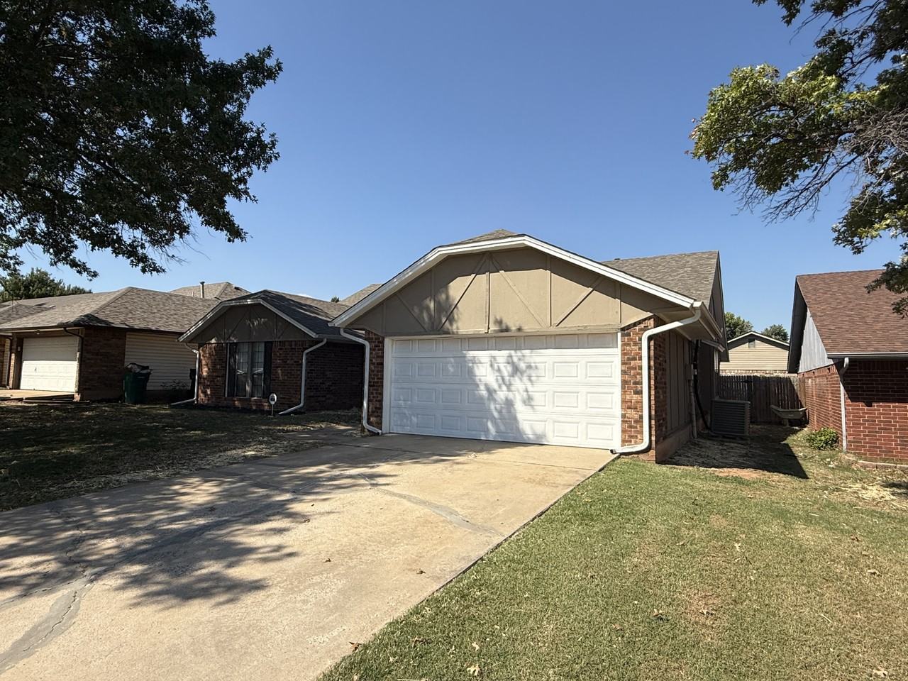 11609 Southwest 4th Street - Photo 2 of 19