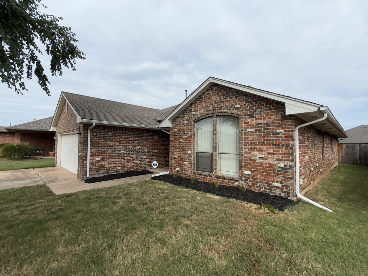 6805 Nw 136th Pl - Photo 2 of 20