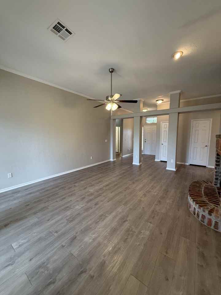 6805 Nw 136th Pl - Photo 4 of 20