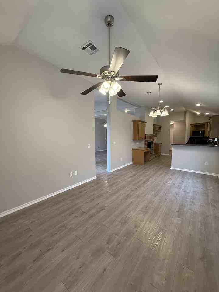 6805 Nw 136th Pl - Photo 6 of 20