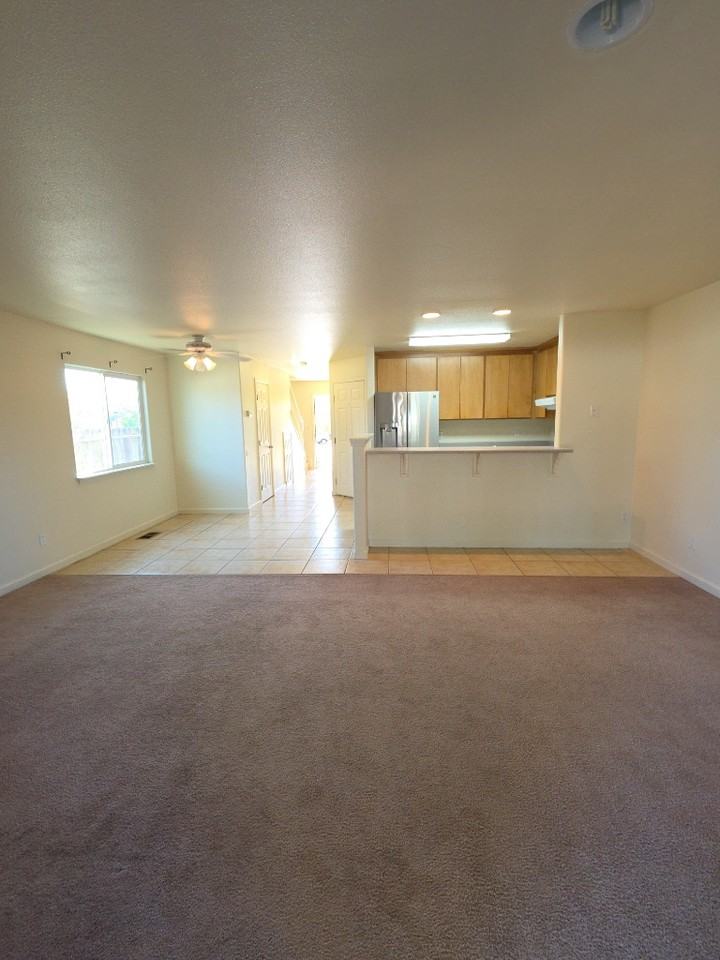 322 15th St - Photo 3 of 25