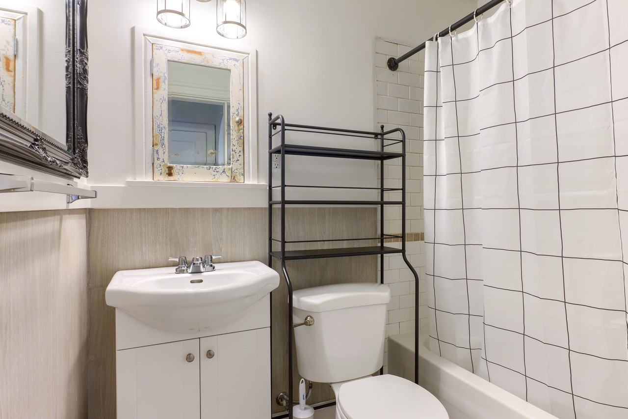 935 Jervis Street #19 - Photo 5 of 12