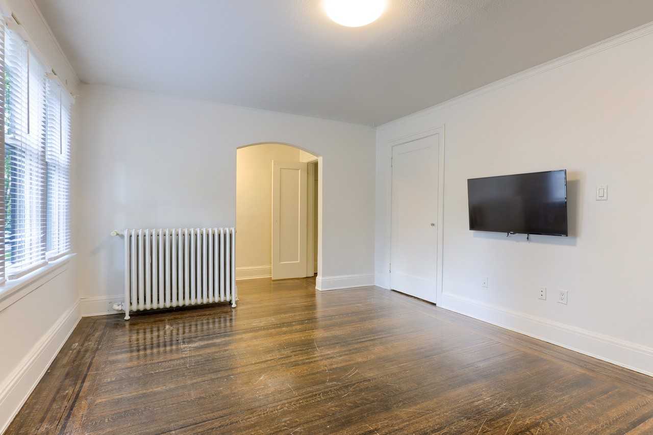 935 Jervis Street #19 - Photo 6 of 12