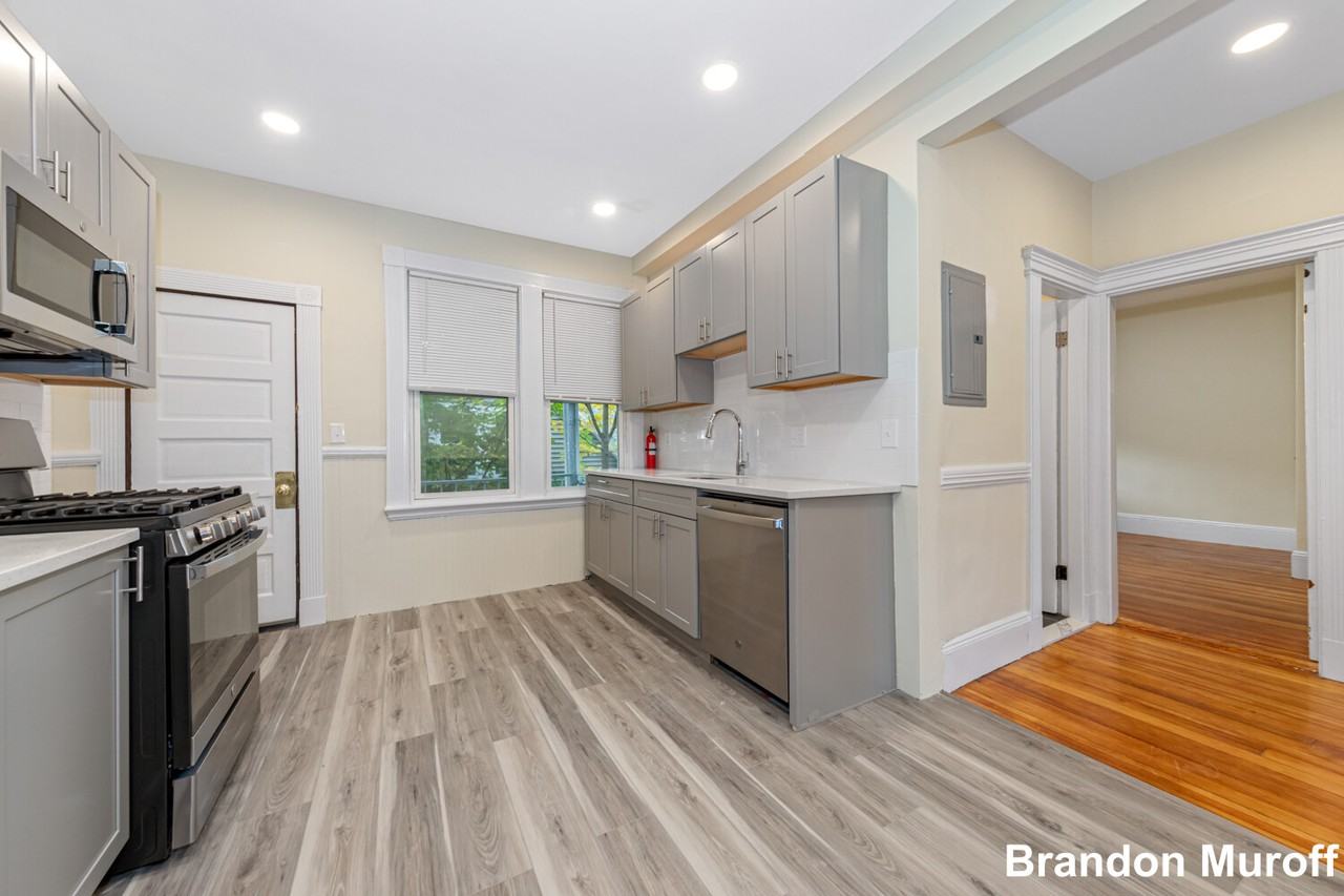 47 Brackett St #3 - Photo 4 of 23