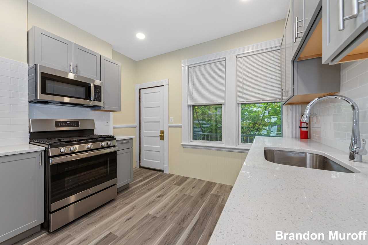 47 Brackett St #3 - Photo 7 of 23