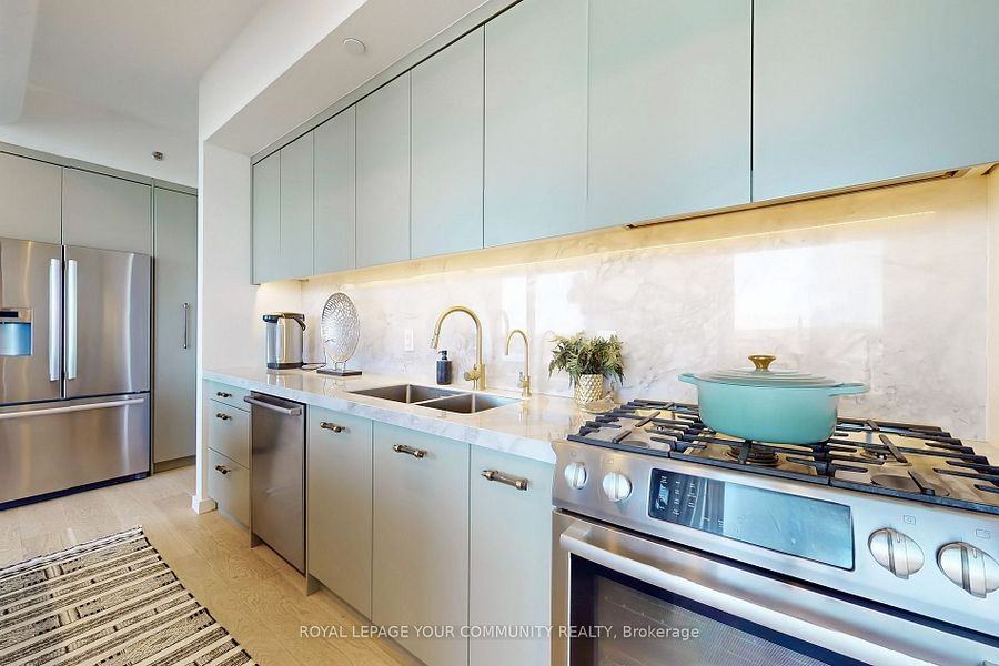 32 Trolley Crescent #PH10 - Photo 7 of 32