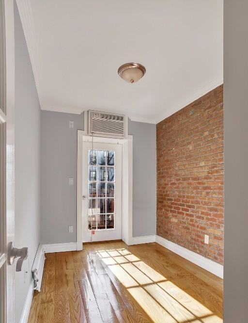 E 9th St #7 - Photo 3 of 7