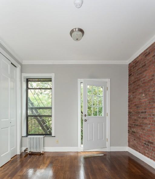 E 8th St #B2 - Photo 4 of 9