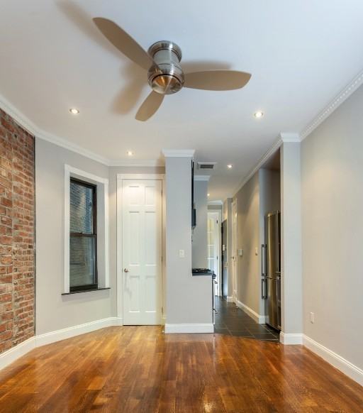 E 8th St #B2 - Photo 5 of 9