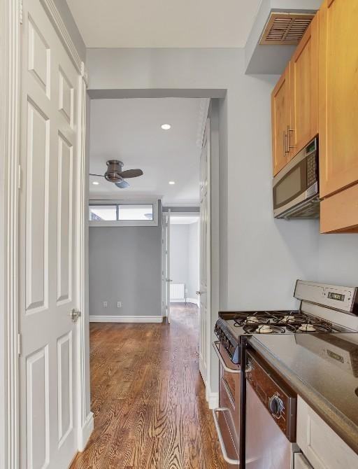 E 5th St #6 - Photo 6 of 10