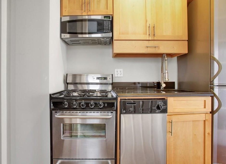 E 5th St #6 - Photo 7 of 10