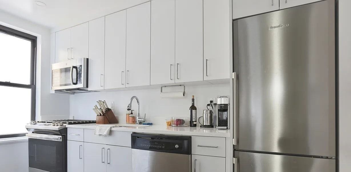 E 38th St #6H - Photo 4 of 5