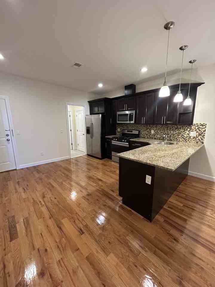 192 Wilson Ave - Photo 3 of 19