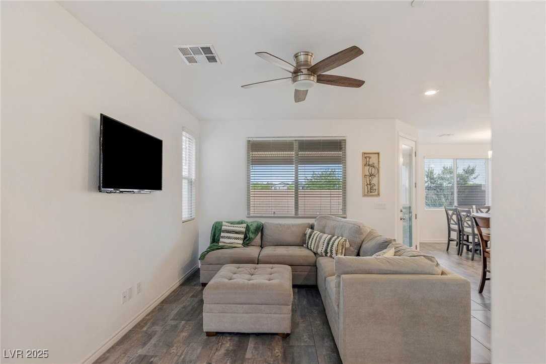 976 Bluebell Brook St - Photo 5 of 37