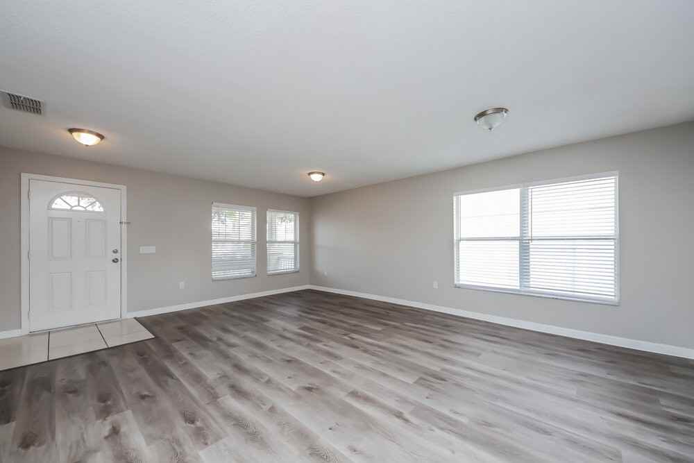 4550 Ross Lanier Ln - Photo 3 of 15