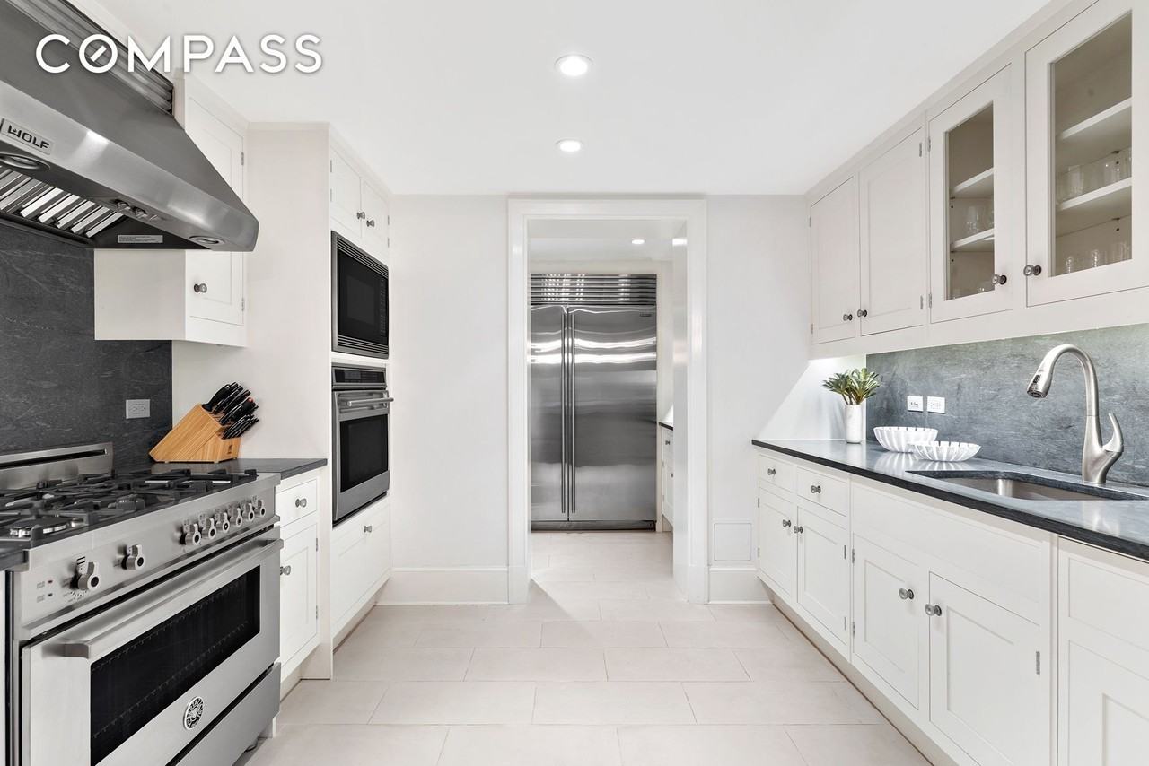 530 Park Ave #2F - Photo 7 of 18