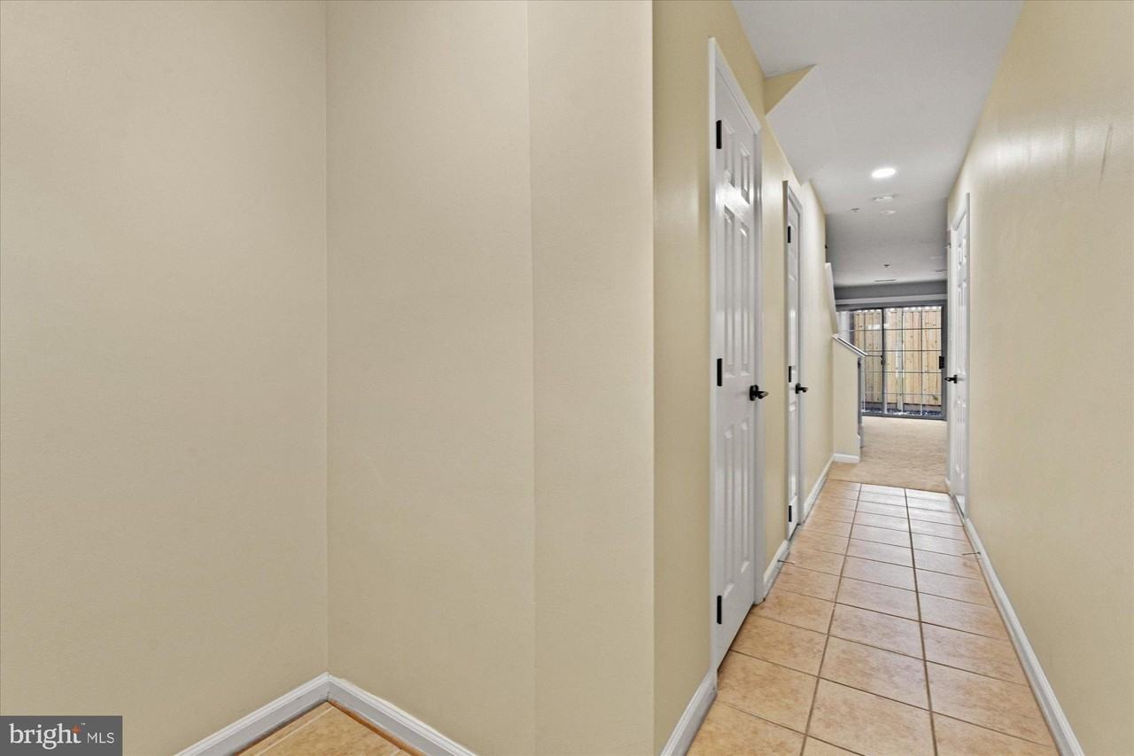 121 Martin Ln - Photo 4 of 50