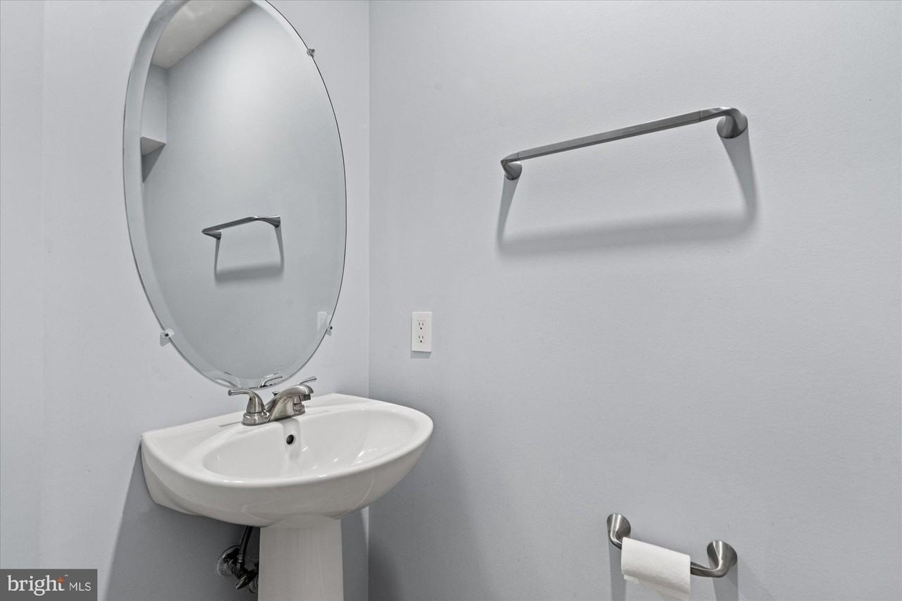 121 Martin Ln - Photo 7 of 50