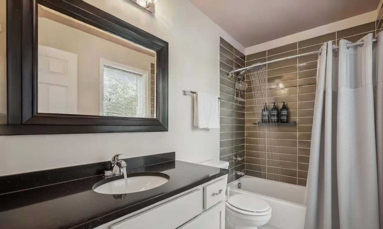 2424 Lyndale Avenue South - Photo 4 of 78