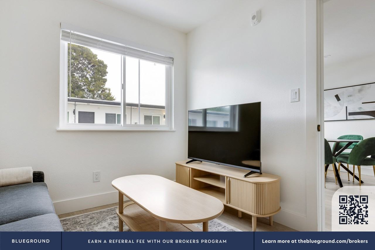 2124 Parker St #2004 - Photo 5 of 23