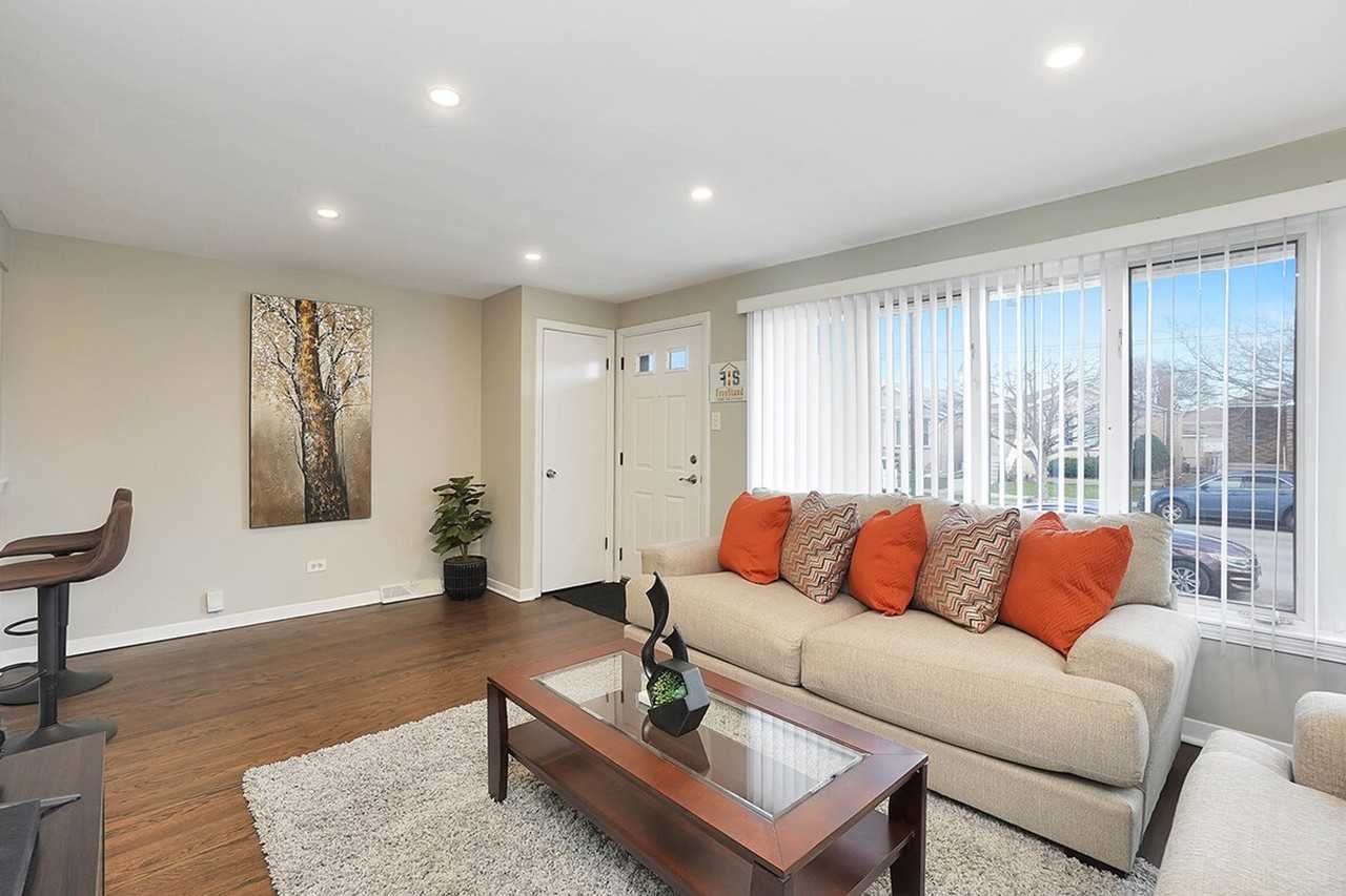 6121 S Narragansett Ave #1285060P - Photo 2 of 19