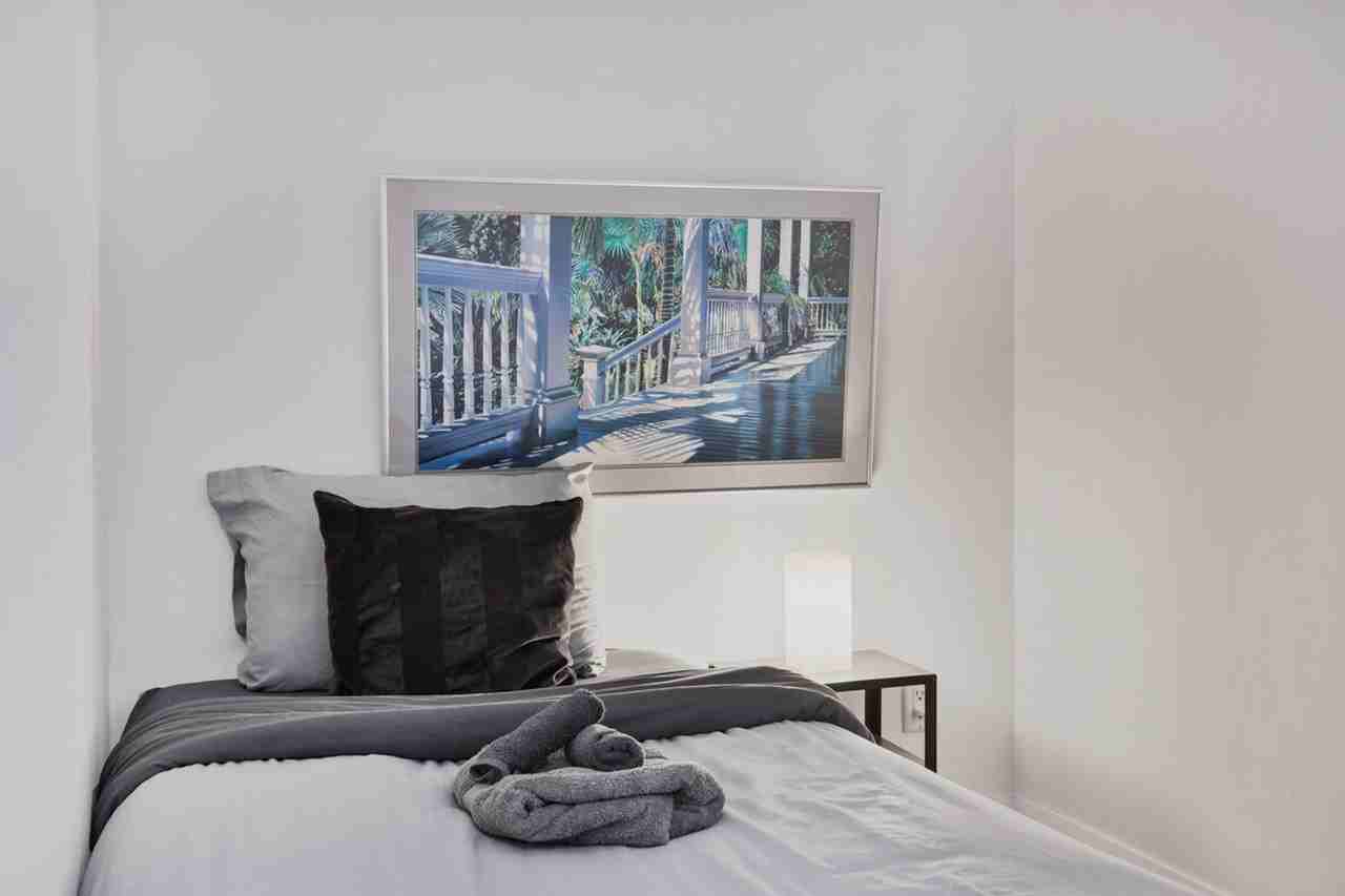 155 Yorkville Ave #1316393P - Photo 5 of 33