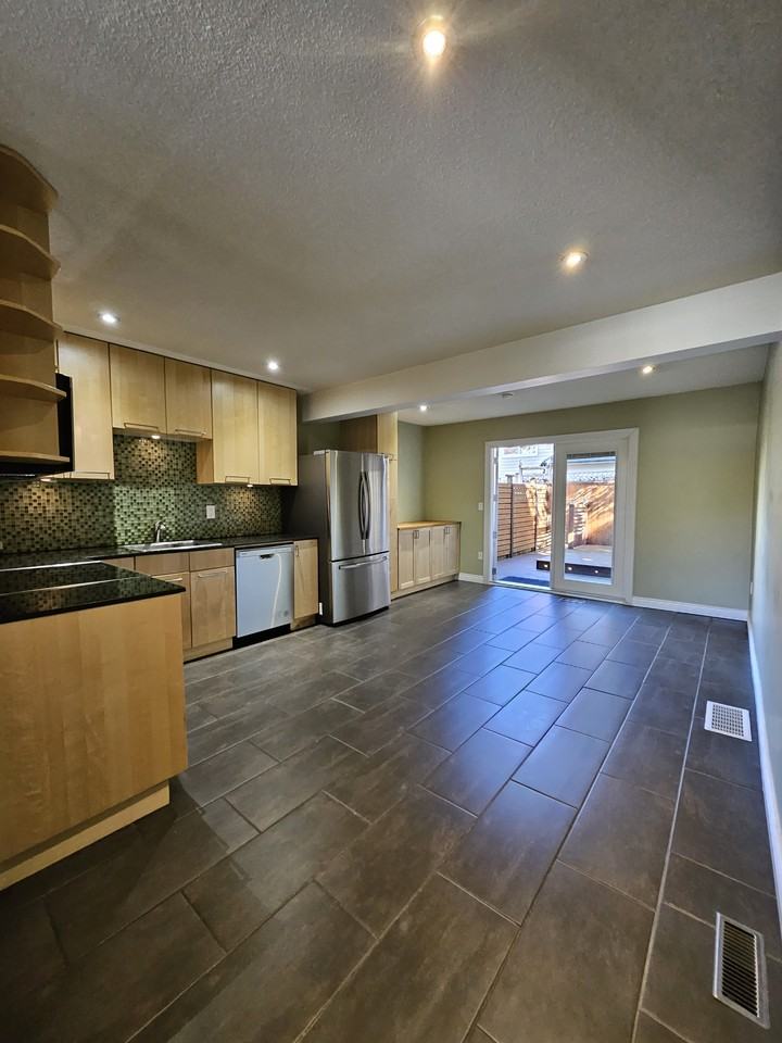 221 Balmoral Pl #221 - Photo 3 of 11