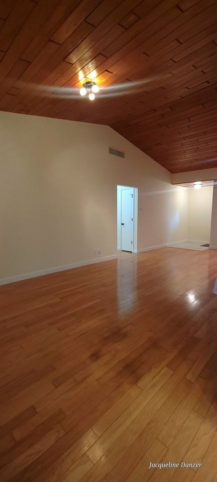 2241 Northeast 38th Street - Photo 6 of 25