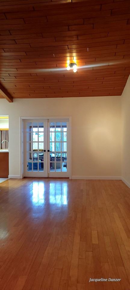 2241 Northeast 38th Street - Photo 4 of 25